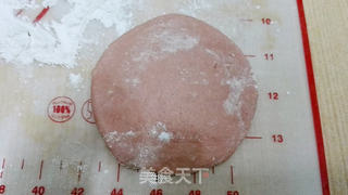 百变面食之红丝绒包子的做法步骤:6