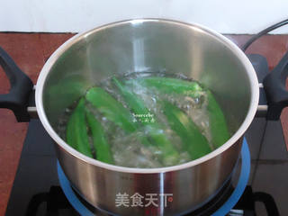 沙拉汁拌秋葵的做法步骤:4