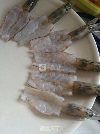 蒜蓉粉丝开背虾的做法步骤:3