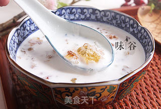 养颜美容的牛奶炖桃胶的做法步骤:7