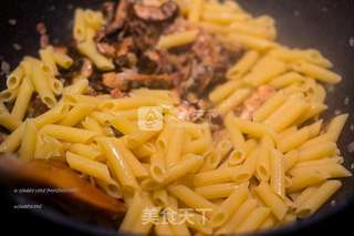 鲜蘑奶油酱全麦无麸通心面的做法步骤:10