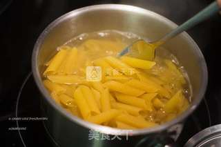 鲜蘑奶油酱全麦无麸通心面的做法步骤:5