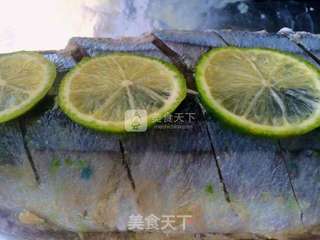 青柠盐烤秋刀鱼的做法步骤:4