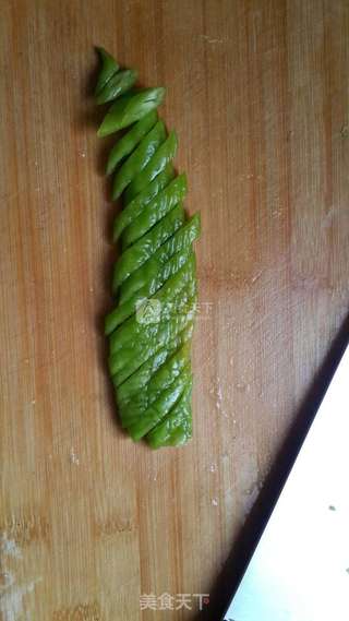 苦瓜炒肉的做法步骤：2