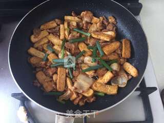 豆腐饼焖肉的做法步骤:5