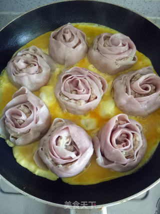 紫薯玫瑰花抱蛋煎饺的做法步骤:20