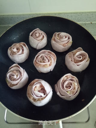 紫薯玫瑰花抱蛋煎饺的做法步骤:16