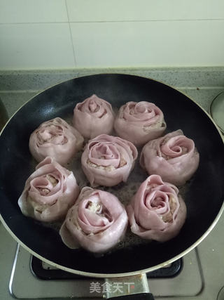 紫薯玫瑰花抱蛋煎饺的做法步骤:18