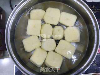 土豆黄金甲的做法步骤:2