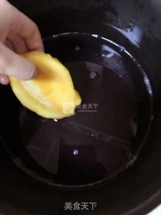紫米椰浆芒果粥的做法步骤:2