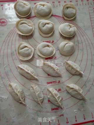 芹菜猪肉馅元宝柳叶水饺的做法步骤:13
