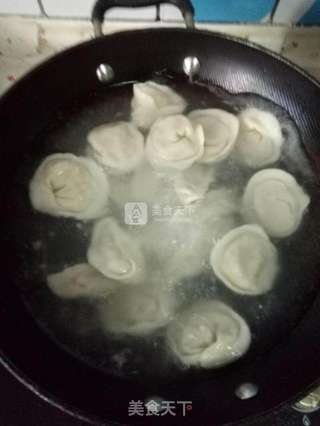 芹菜猪肉馅元宝柳叶水饺的做法步骤:14