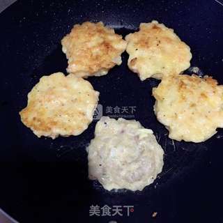 香煎虾饼的做法步骤:4