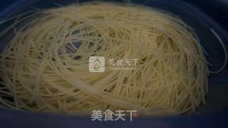 番茄牛肉煮米粉的做法步骤:2