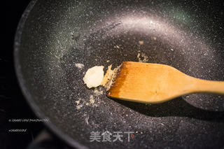 上汤手打鱼肉塞面筋的做法步骤:5