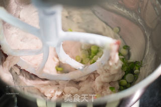 上汤手打鱼肉塞面筋的做法步骤:7