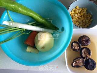 香菇土豆什锦蛋炒饭的做法步骤:3