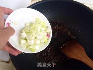香菇土豆什锦蛋炒饭的做法步骤:9
