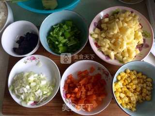 香菇土豆什锦蛋炒饭的做法步骤:4