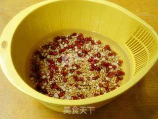红豆薏米粥的做法步骤:2