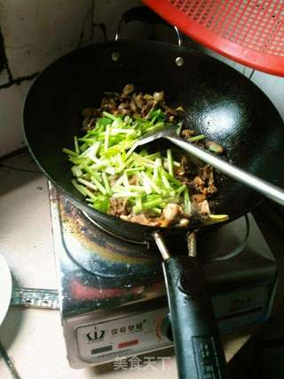 芹菜西红柿炒鸡胗鸡心的做法步骤：5