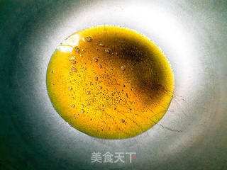 三椒小煎鸡丁的做法步骤:2