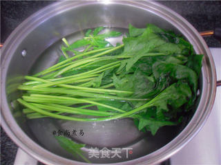 菠菜鸡蛋饼的做法步骤:2