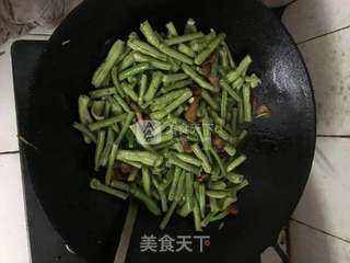 豇豆五花肉焖面的做法步骤:3