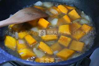 洋葱南瓜烧秋葵的做法步骤:7
