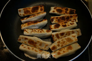 猪肉芹菜锅贴的做法步骤：18