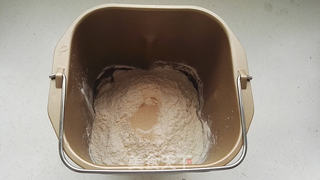 东菱无糖面包机试用---一键式玉米油版无糖面包的做法步骤：2