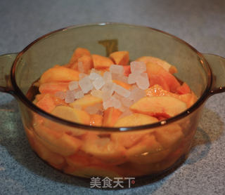 怀旧美食致童年---糖水黄桃的做法步骤：3