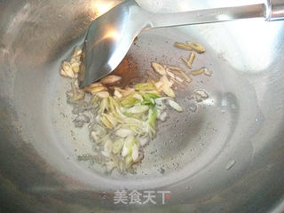 【辣酱爆鱿鱼】的做法步骤:6