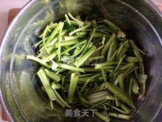 蒜蓉椒香空心菜的做法步骤：2