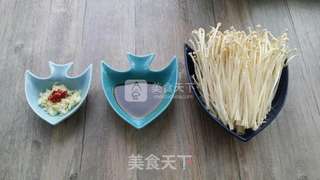 简单出彩---炝拌金针菇的做法步骤：1