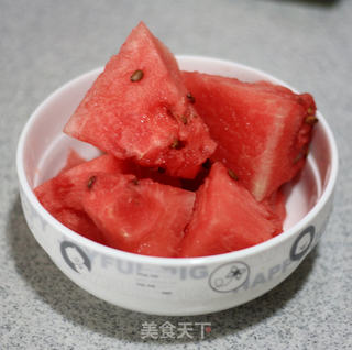 爱美就要喝果汁---原磨西瓜汁的做法步骤：1