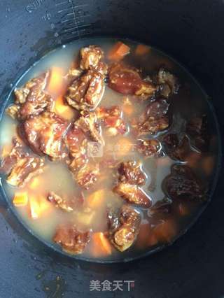 蒜香胡萝卜排骨焖饭的做法步骤:4