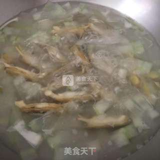 蛏子冬瓜汤的做法步骤:2