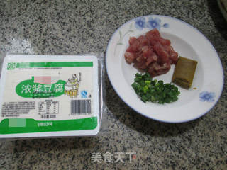 咖喱里脊肉豆腐的做法步骤：1