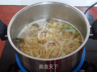 鱼汤面的做法步骤:5