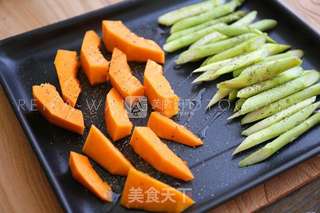 鲜虾牛油果烤南瓜沙拉的做法步骤:4