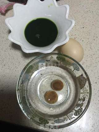 菠菜干贝蒸蛋的做法步骤：1