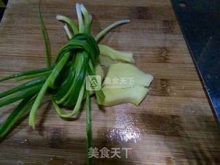 胡萝卜玉米猪骨汤的做法步骤：4