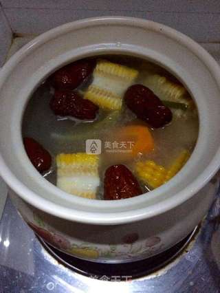 胡萝卜玉米猪骨汤的做法步骤：12