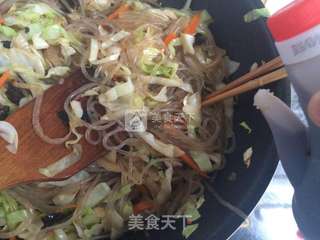 包菜炒粉丝的做法步骤:15