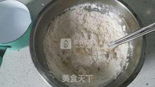 韭菜猪肉馅饼的做法步骤:2