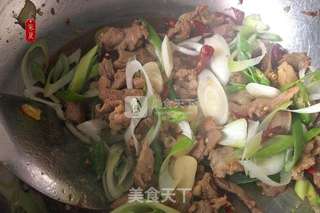 『家夏』葱爆羊肉的做法步骤:3