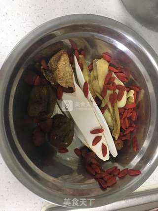 花胶排骨猴头菇汤的做法步骤:3