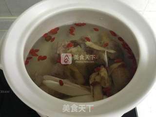 花胶排骨猴头菇汤的做法步骤：5