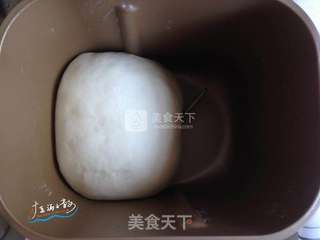 白酱脆皮肠鲜蔬披萨的做法步骤:6